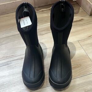 Brand New Youth BOGS boots